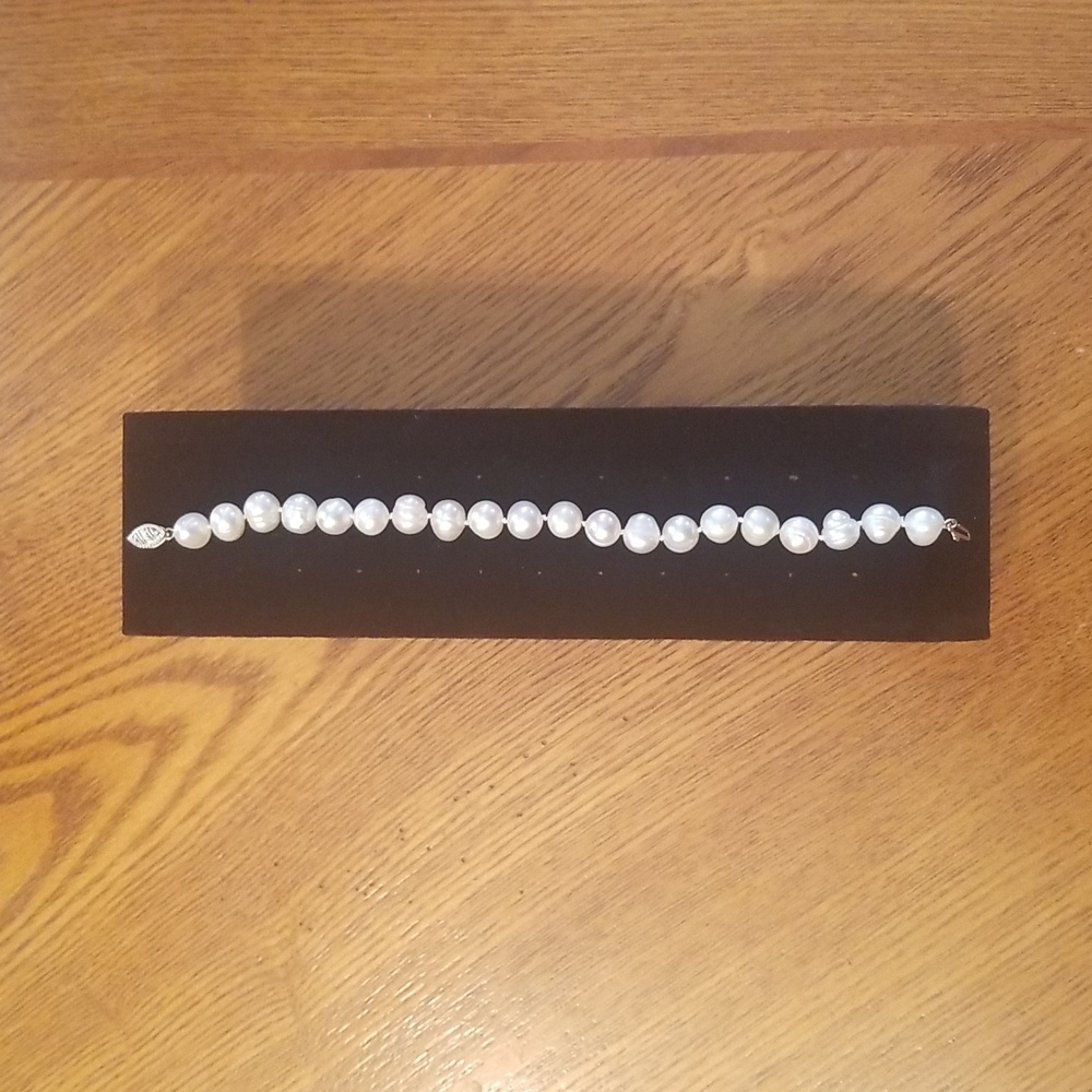 14K Gold Clasp and Genuine Fresh Water Pearl Bracelet